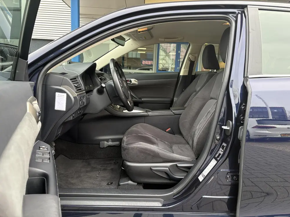 Lexus CT 200h Ultimate Edition 136pk | Achteruitrijcamera | uit 2021, foto 13