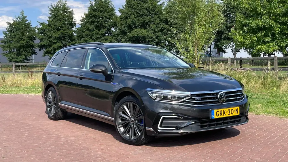 Volkswagen Passat Variant Passat 1.4 TSI Phev 218pk 6-DSG 2020 Grijs uit 2020, foto 3