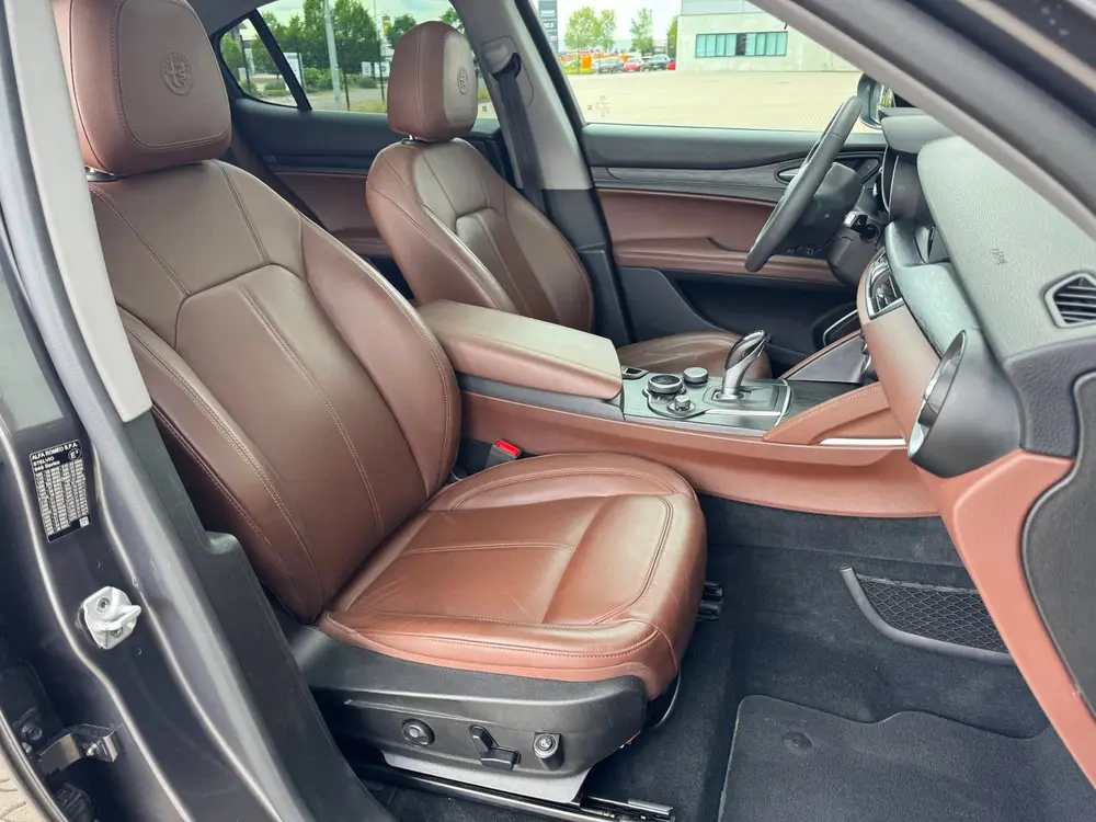 Alfa Romeo Stelvio 2.0 T AWD Ti Pano Navi Leer Trekhaak Adap uit 2020, foto 14