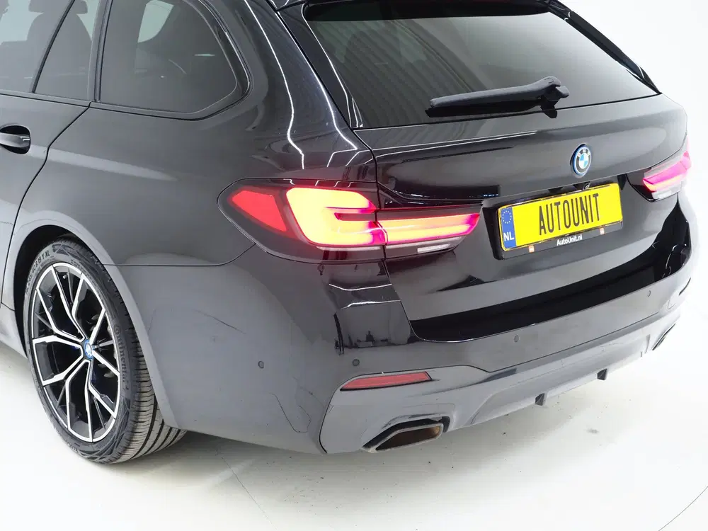 BMW 5-serie 5 Serie Touring 530e M Sport Shadow Line uit 2023, foto 15