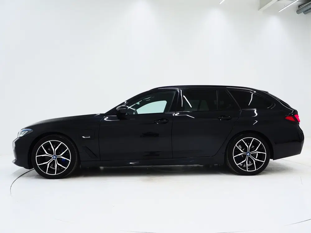 BMW 5-serie 5 Serie Touring 530e M Sport Shadow Line uit 2023, foto 2