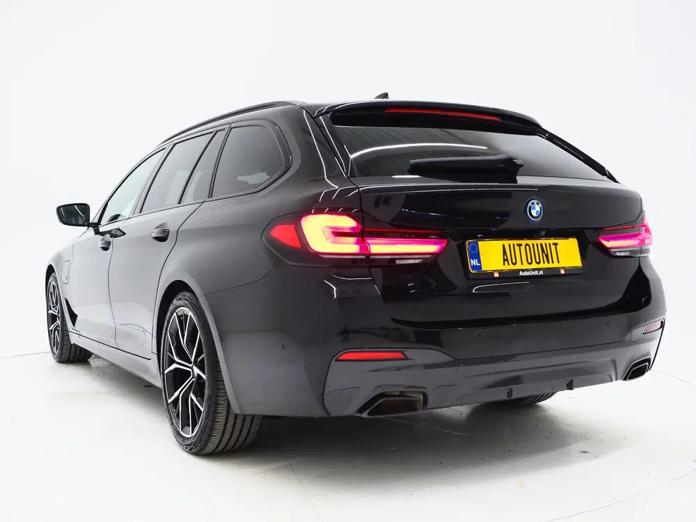 BMW 5-serie 5 Serie Touring 530e M Sport Shadow Line uit 2023, foto 3