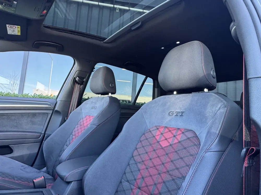 Volkswagen Golf 7,5 GTI TCR 2.0 TSI 290pk DSG / Aut. Akrapov uit 2019, foto 16