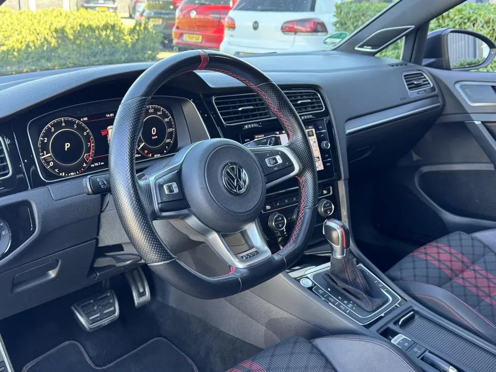 Volkswagen Golf 7,5 GTI TCR 2.0 TSI 290pk DSG / Aut. Akrapov uit 2019, foto 6