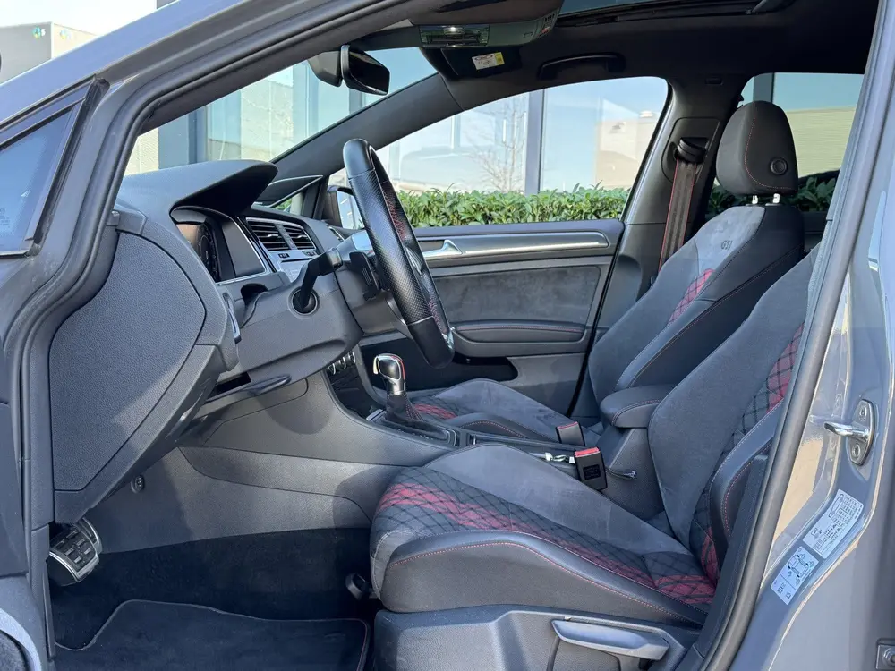 Volkswagen Golf 7,5 GTI TCR 2.0 TSI 290pk DSG / Aut. Akrapov uit 2019, foto 7