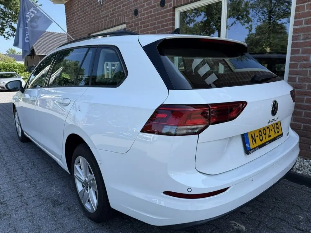 Volkswagen Golf Variant 1.0 eTSI Life DIGIDASH / CAMERA / AD uit 2022, foto 13