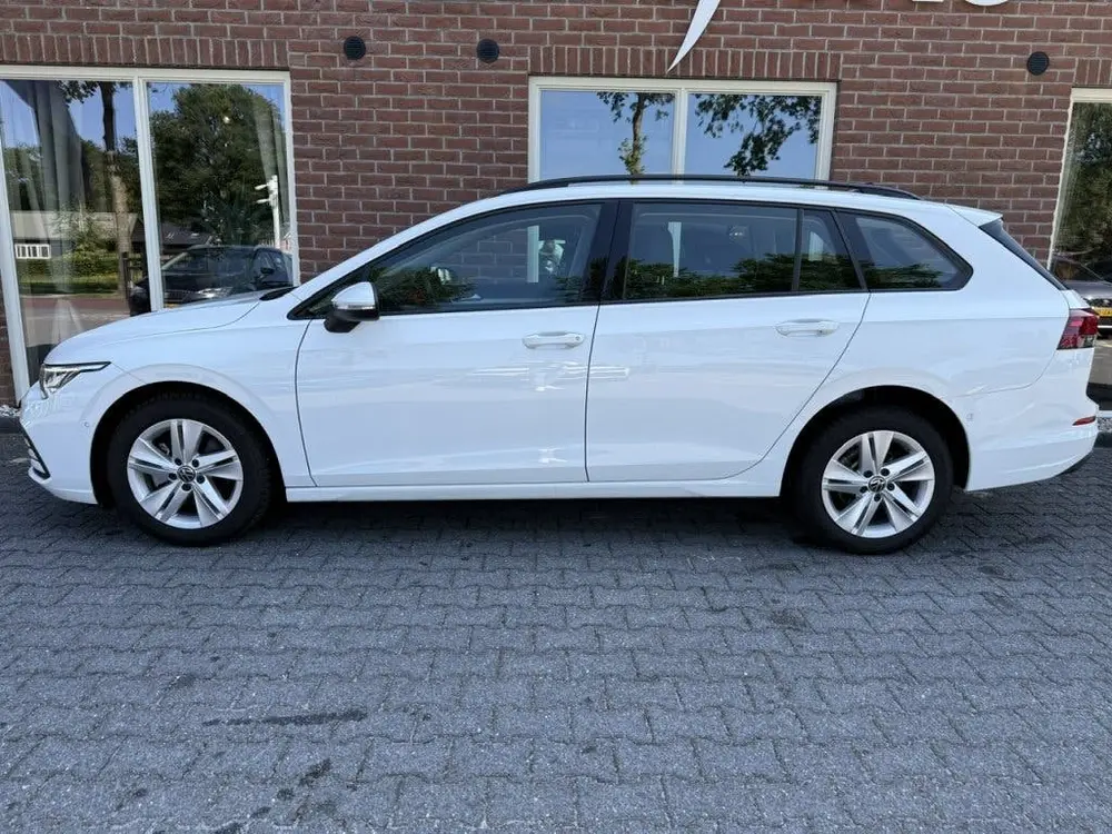Volkswagen Golf Variant 1.0 eTSI Life DIGIDASH / CAMERA / AD uit 2022, foto 2