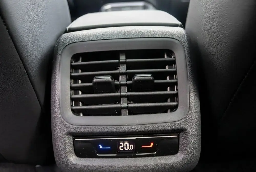 Volkswagen T-Roc 1.5 eTSI R-Line Black Style 150PK | Pano | uit 2026, foto 14