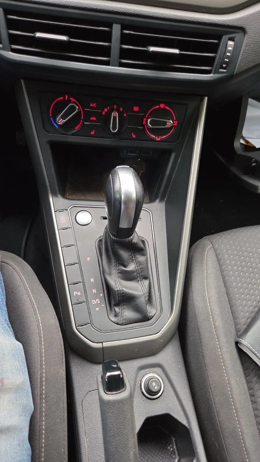 Volkswagen Polo 1.0 TSI 95pk 7-DSG 2020 Zwart uit 2020, foto 9