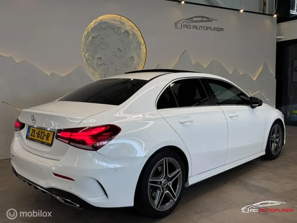 Mercedes-Benz A-Klasse Mercedes A-klasse 200 AMG Limousine Panorama/Camera/Widescre uit 2019, foto 2