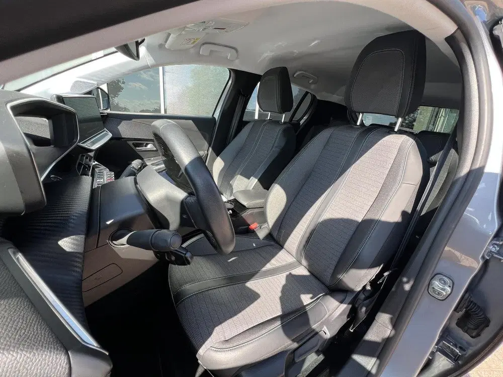 Peugeot 208 EV Allure Pack 50 kWh 136pk Automaat uit 2022, foto 12