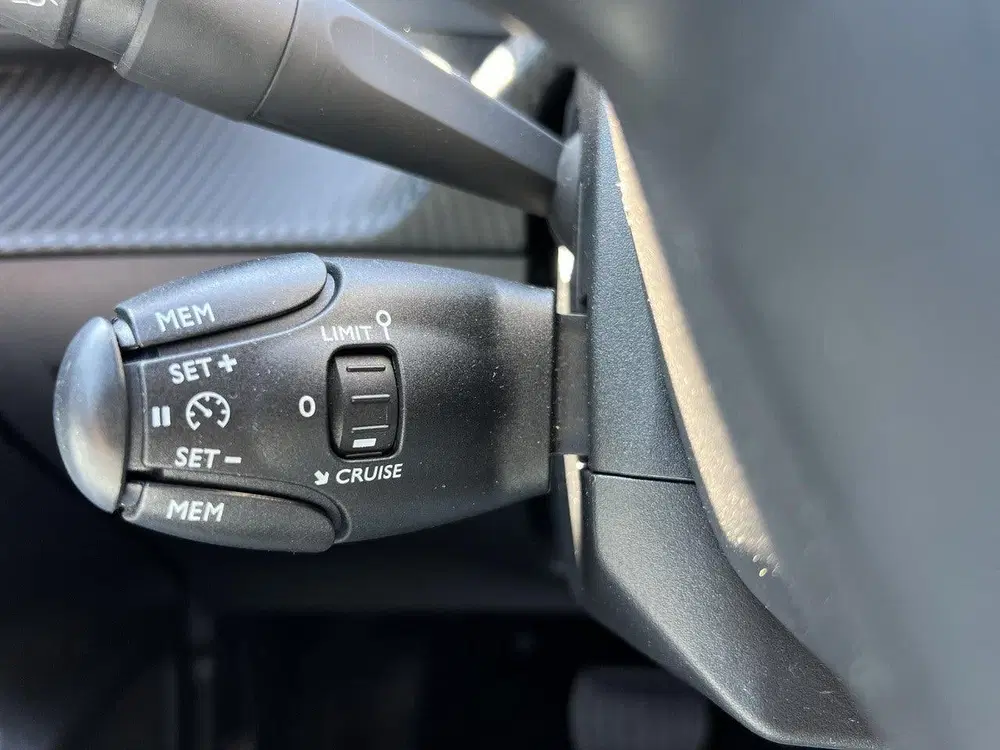 Peugeot 208 EV Allure Pack 50 kWh 136pk Automaat uit 2022, foto 15