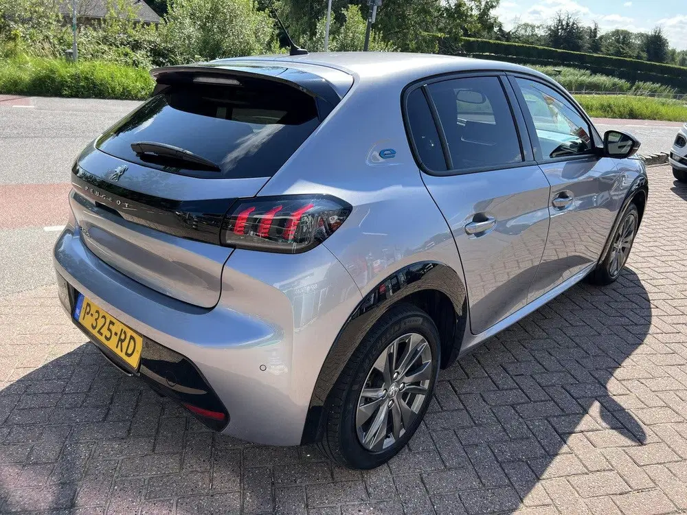 Peugeot 208 EV Allure Pack 50 kWh 136pk Automaat uit 2022, foto 4