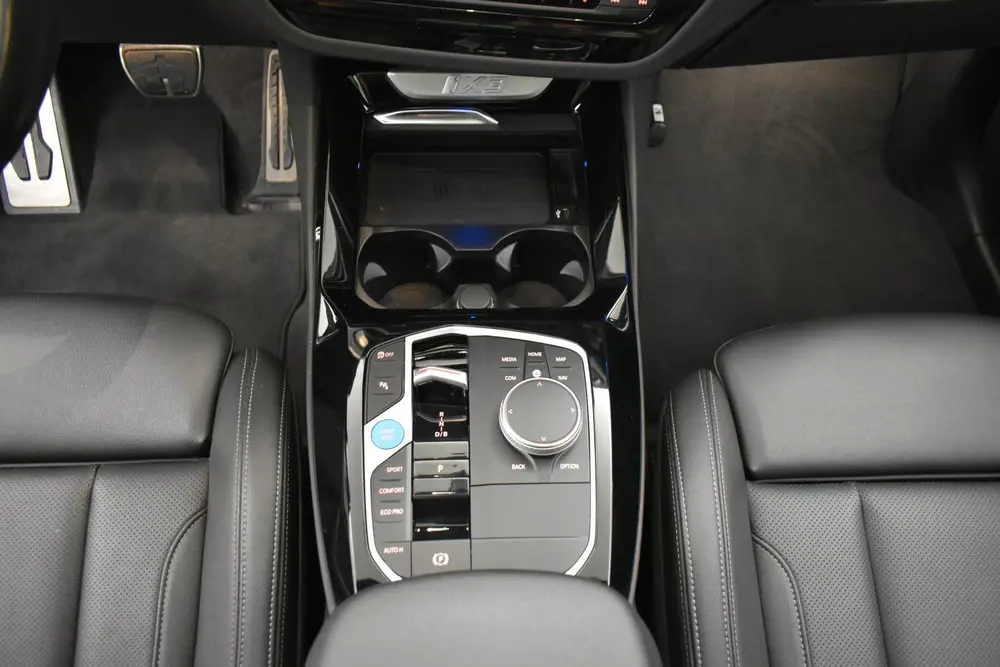 BMW iX3 Executive 80 kWh M-Pakket EL Trekh+aKlep S uit 2023, foto 2
