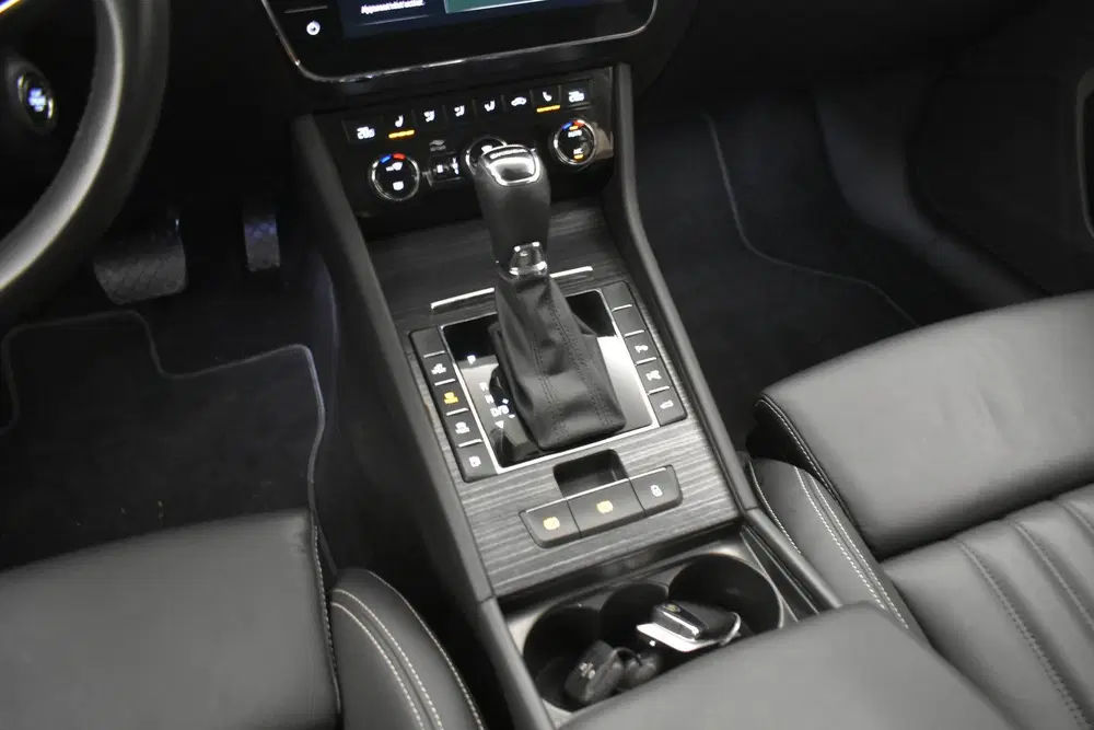 Skoda Superb 1.4 TSI iV Style Vol leder 360ºCam El aKle uit 2022, foto 11
