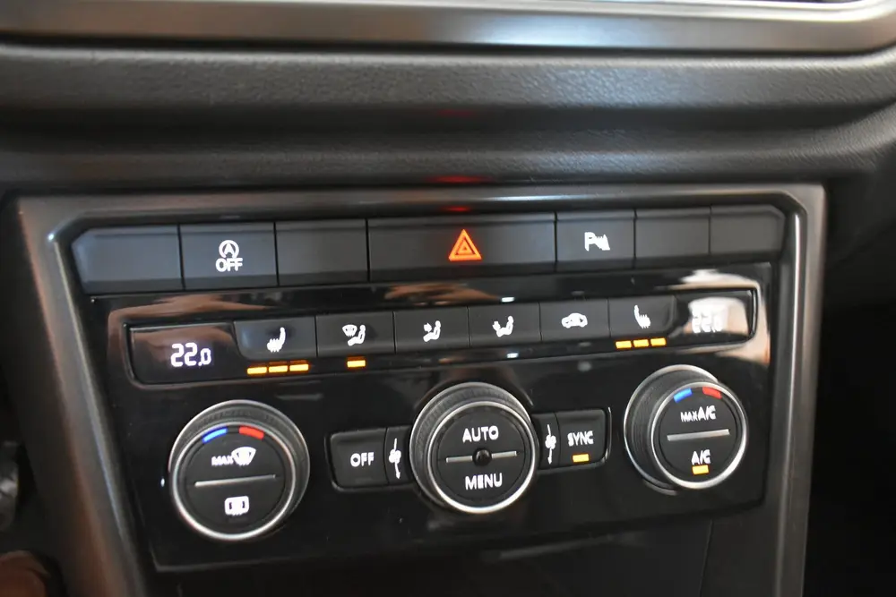 Volkswagen T-Roc 1.0 TSI Style Buss EL aKlep Trekh Navi app uit 2019, foto 4