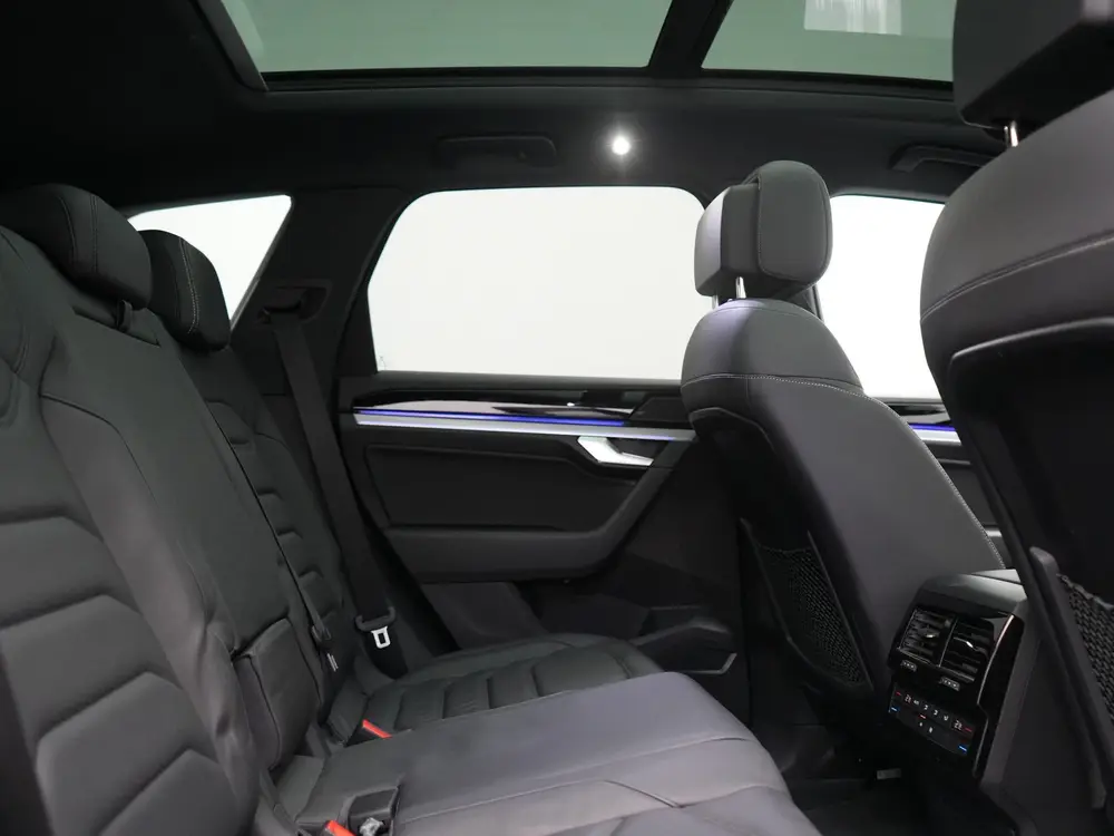 Volkswagen Touareg 3.0 TSi eHybrid 4MOTION PHEV 381pk Dealer uit 2022, foto 6