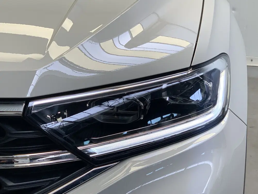 Volkswagen T-Roc 1.5 TSI R-Line 150PK IQ LIGHT-CAMERA-NAVI-A uit 2024, foto 10