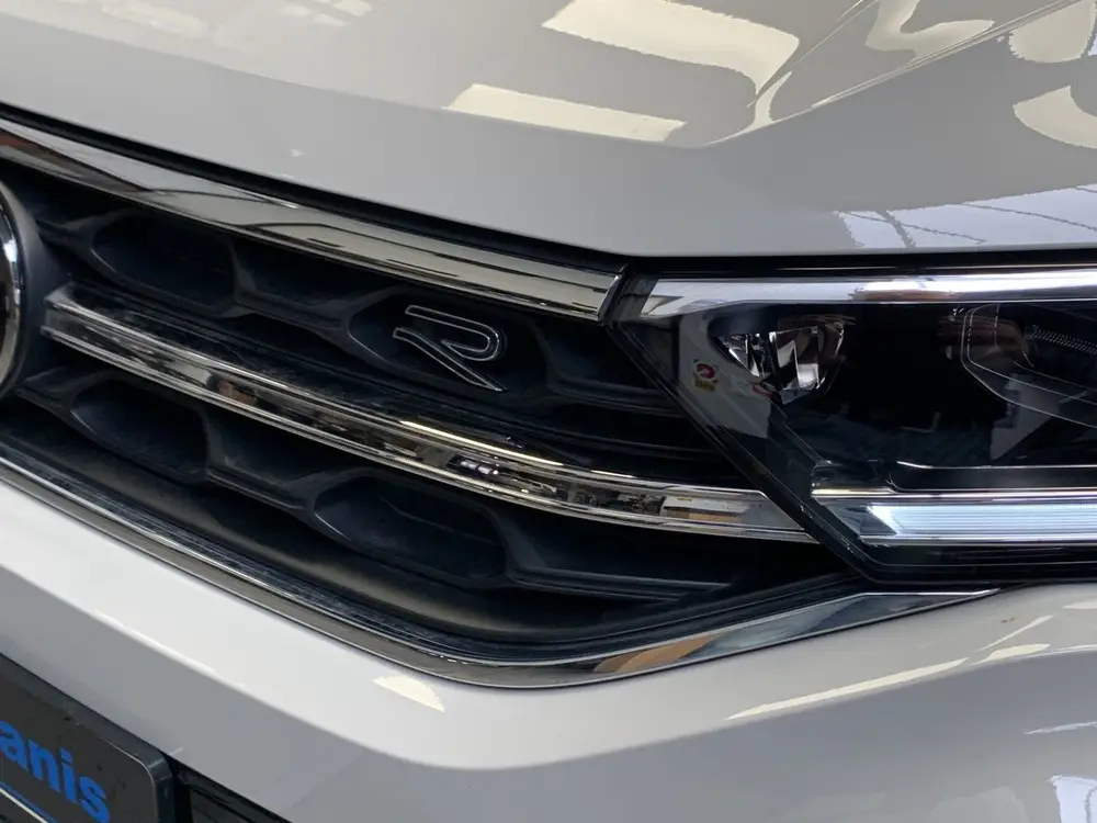 Volkswagen T-Roc 1.5 TSI R-Line 150PK IQ LIGHT-CAMERA-NAVI-A uit 2024, foto 11