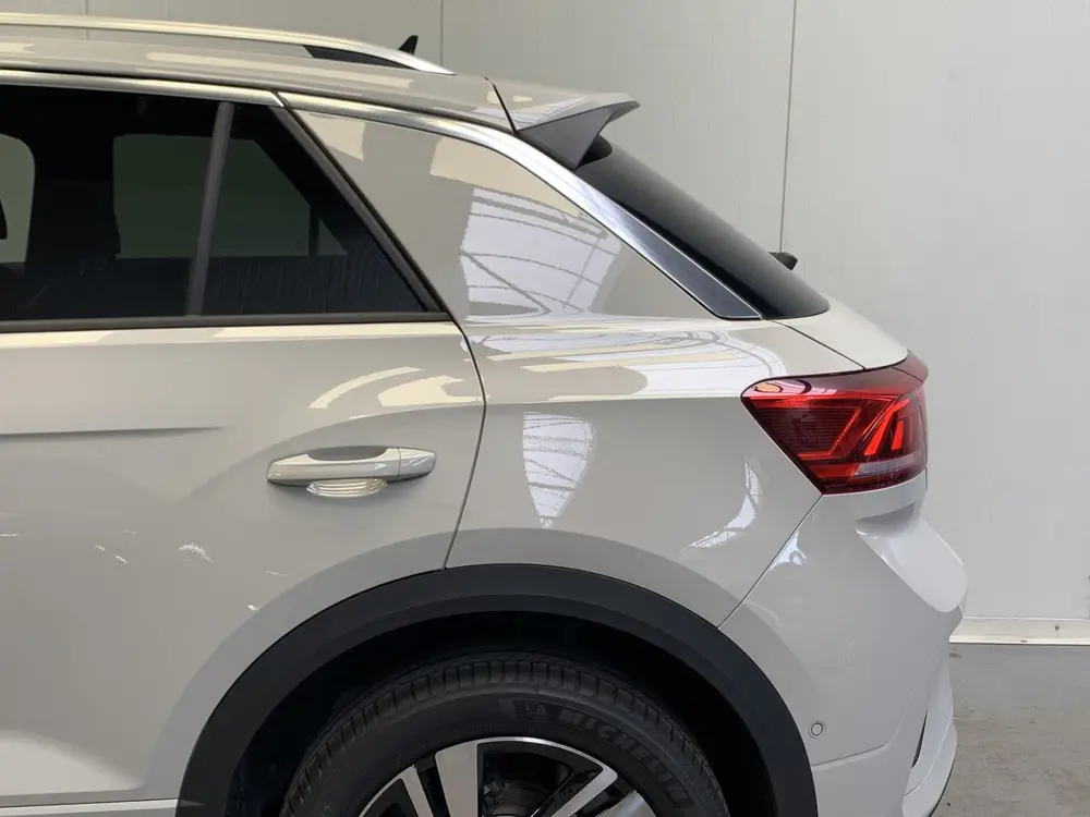 Volkswagen T-Roc 1.5 TSI R-Line 150PK IQ LIGHT-CAMERA-NAVI-A uit 2024, foto 16