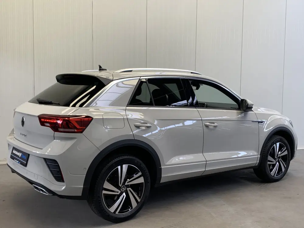 Volkswagen T-Roc 1.5 TSI R-Line 150PK IQ LIGHT-CAMERA-NAVI-A uit 2024, foto 2