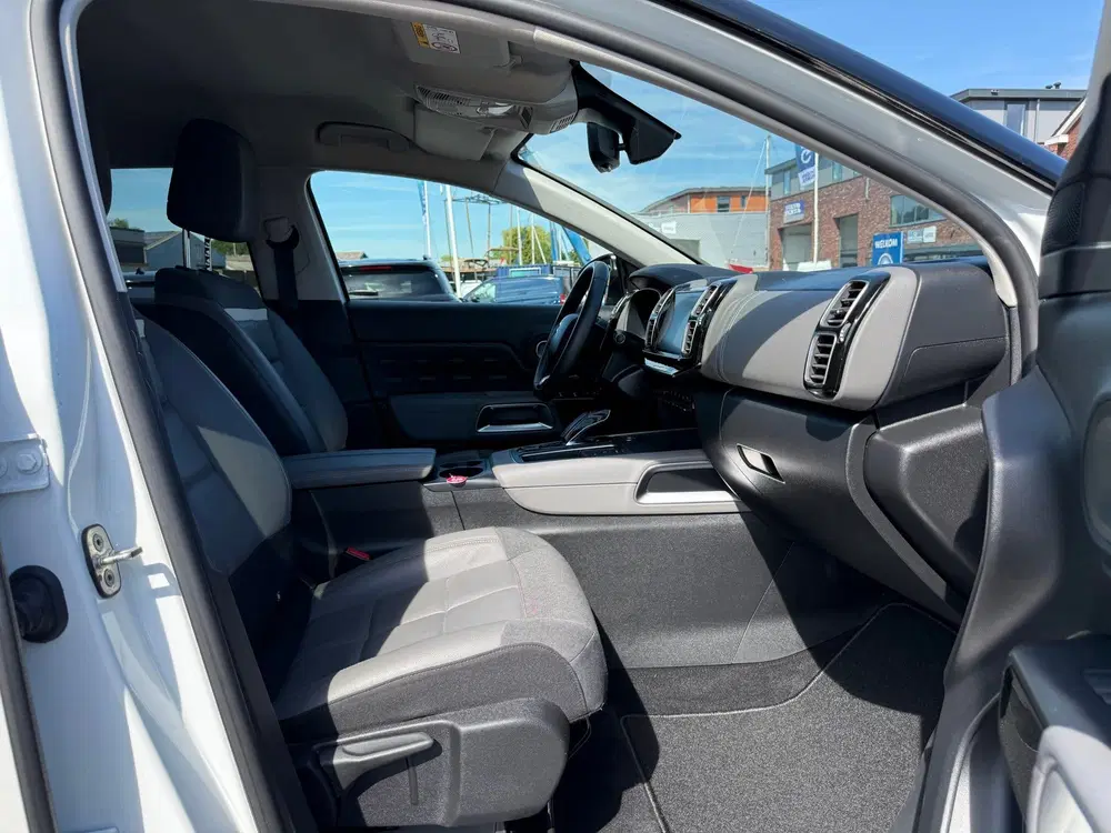 Citroën C5 Aircross Citroen C5 Aircross 1.6 Plug-in Hybrid 225 uit 2021, foto 20