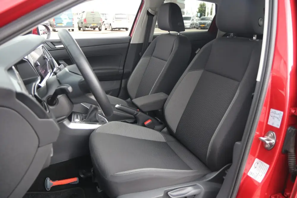 Volkswagen Taigo 1.0 TSI 95pk Life | Trekhaak | Navigatie | uit 2023, foto 4