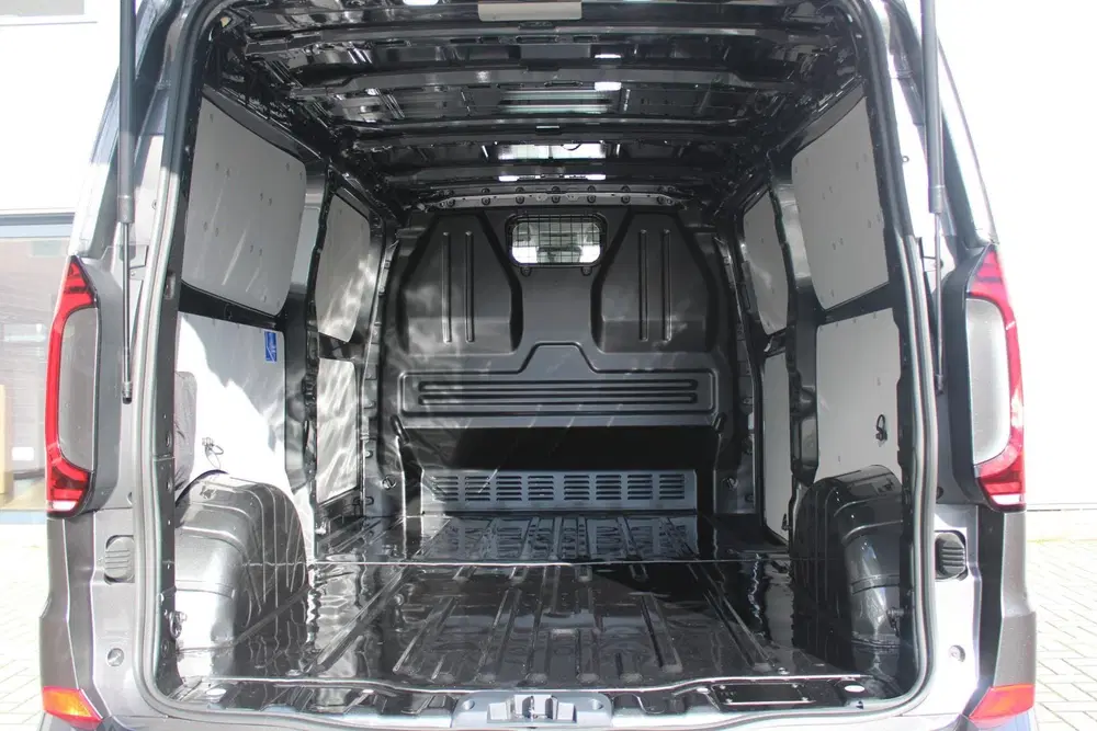 Volkswagen Transporter 34 L2H1 218pk Bulli 64 kWh uit 2026, foto 5