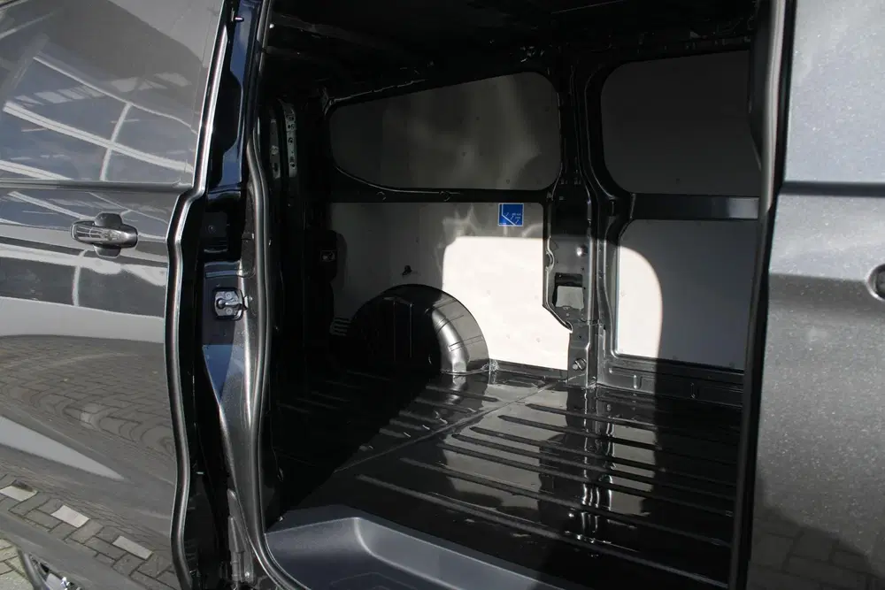 Volkswagen Transporter 34 L2H1 218pk Bulli 64 kWh uit 2026, foto 8