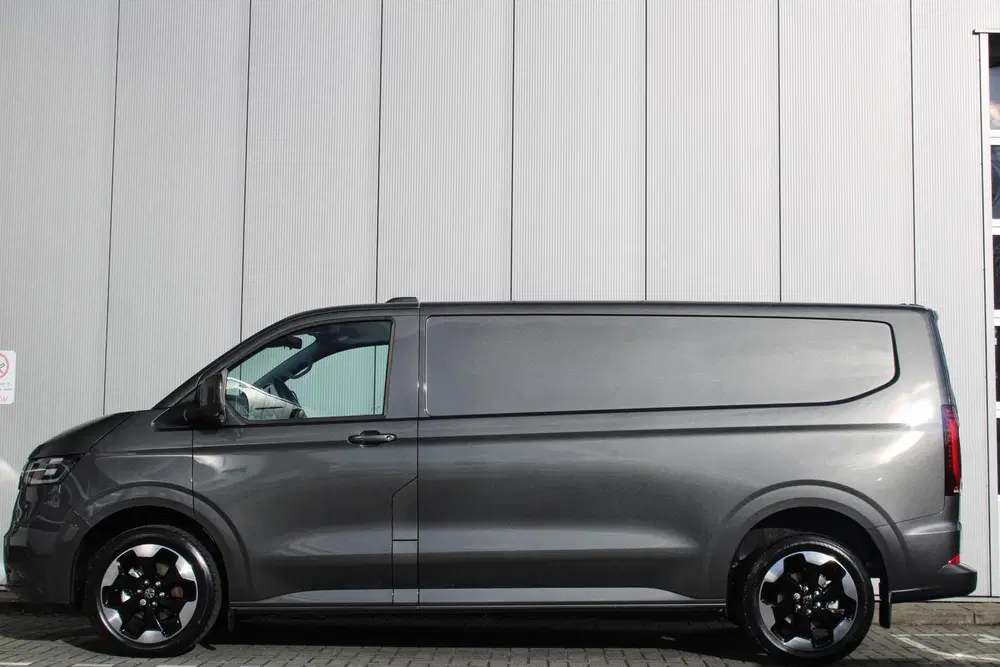 Volkswagen Transporter 34 L2H1 218pk Bulli 64 kWh uit 2026, foto 9