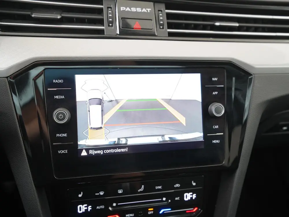 Volkswagen Passat Variant 1.5 TSI Business DSG | Panoramadak uit 2023, foto 17