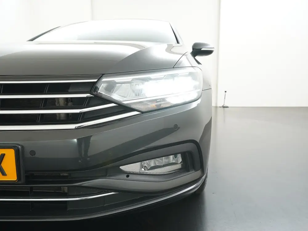 Volkswagen Passat Variant 1.5 TSI Business DSG | Panoramadak uit 2023, foto 19
