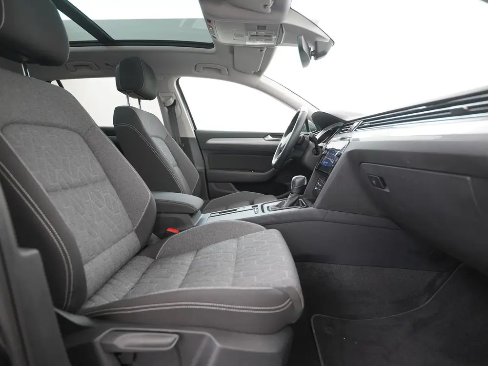 Volkswagen Passat Variant 1.5 TSI Business DSG | Panoramadak uit 2023, foto 3