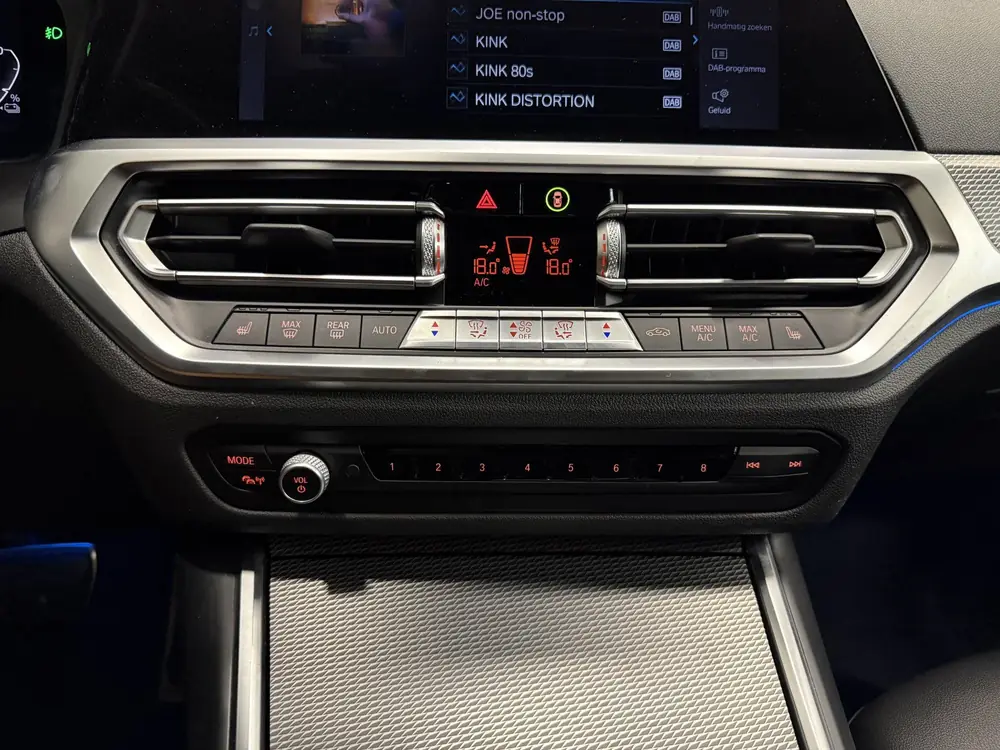 BMW 3-Serie 3 Serie Touring 330e M-Sport PANO/LASER/HEAD-UP/CAMERA/A uit 2021, foto 19
