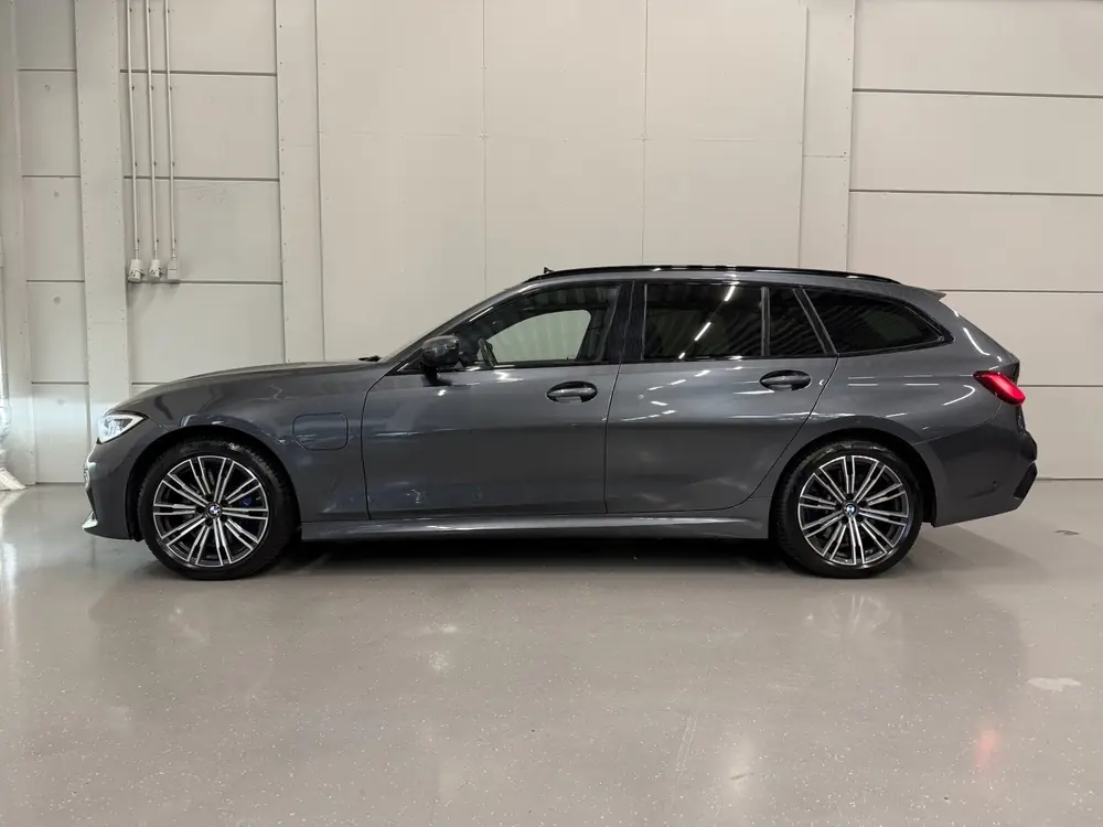 BMW 3-Serie 3 Serie Touring 330e M-Sport PANO/LASER/HEAD-UP/CAMERA/A uit 2021, foto 5