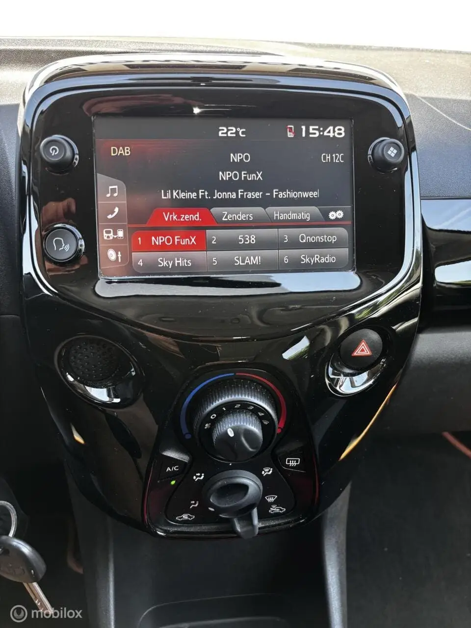 Toyota Aygo 1.0 VVT-i x-clusiv CABRIO*NAP*A/C*CARPLAY*CAMERA uit 2019, foto 11