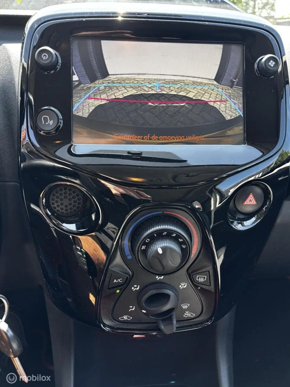 Toyota Aygo 1.0 VVT-i x-clusiv CABRIO*NAP*A/C*CARPLAY*CAMERA uit 2019, foto 12