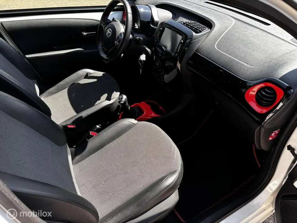 Toyota Aygo 1.0 VVT-i x-clusiv CABRIO*NAP*A/C*CARPLAY*CAMERA uit 2019, foto 13