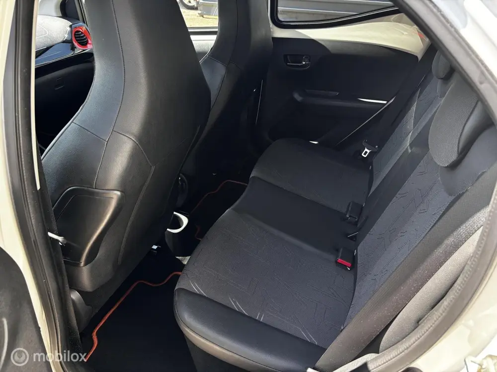 Toyota Aygo 1.0 VVT-i x-clusiv CABRIO*NAP*A/C*CARPLAY*CAMERA uit 2019, foto 14