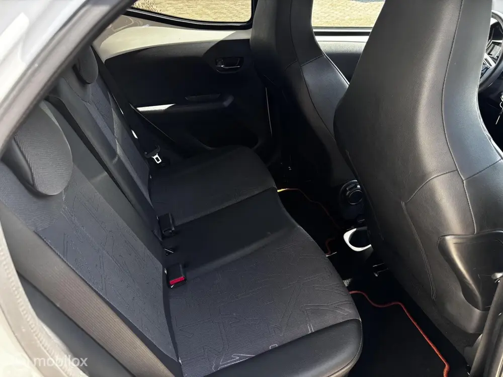 Toyota Aygo 1.0 VVT-i x-clusiv CABRIO*NAP*A/C*CARPLAY*CAMERA uit 2019, foto 15