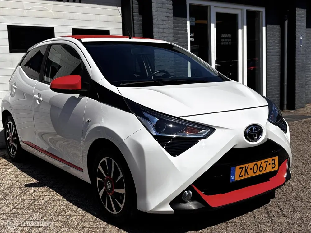 Toyota Aygo 1.0 VVT-i x-clusiv CABRIO*NAP*A/C*CARPLAY*CAMERA uit 2019, foto 3