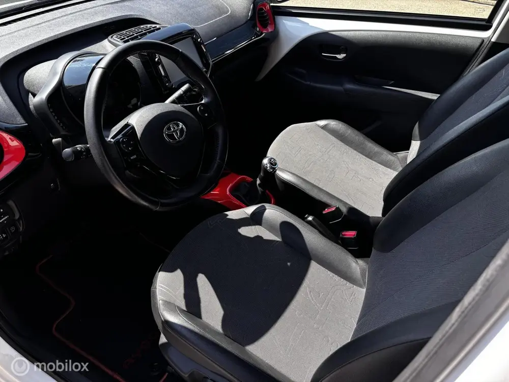 Toyota Aygo 1.0 VVT-i x-clusiv CABRIO*NAP*A/C*CARPLAY*CAMERA uit 2019, foto 6