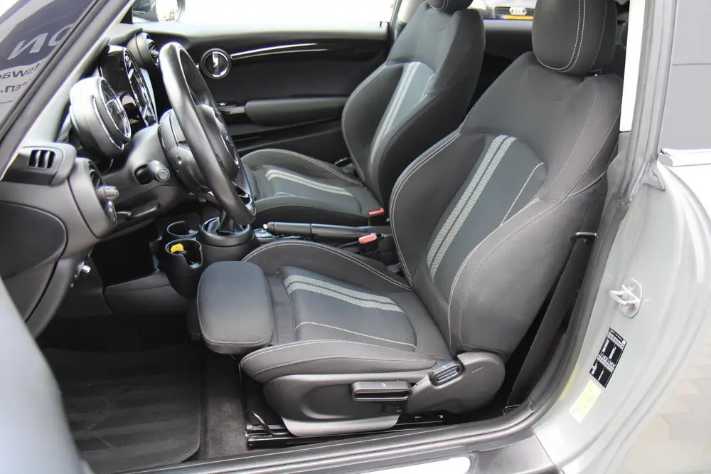 Mini Cooper S 2.0 Cooper S 192PK Stoelverwarming Airco C uit 2019, foto 9