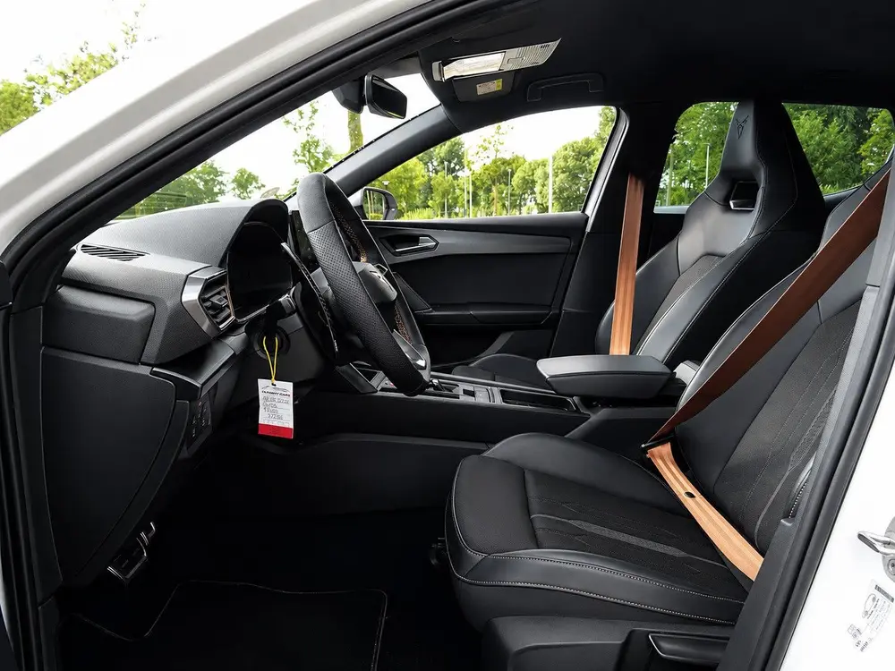 Cupra Leon 1.4 e-Hybrid VZ MAXTON/SPORTSTOELEN/CARPLAY/SFEER uit 2021, foto 10