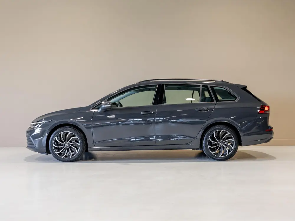 Volkswagen Golf Variant 1.0 TSI Life 110pk / Airco / Stoelve uit 2023, foto 3