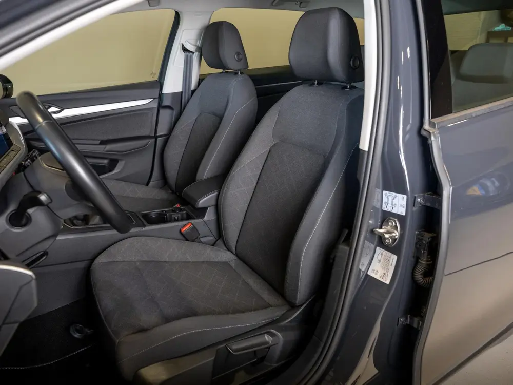 Volkswagen Golf Variant 1.0 TSI Life 110pk / Airco / Stoelve uit 2023, foto 6