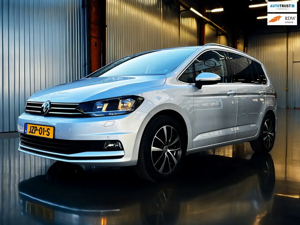 Volkswagen TOURAN 1.5 TSI Highline 7p Carplay__Clima_17''LMV uit 2021