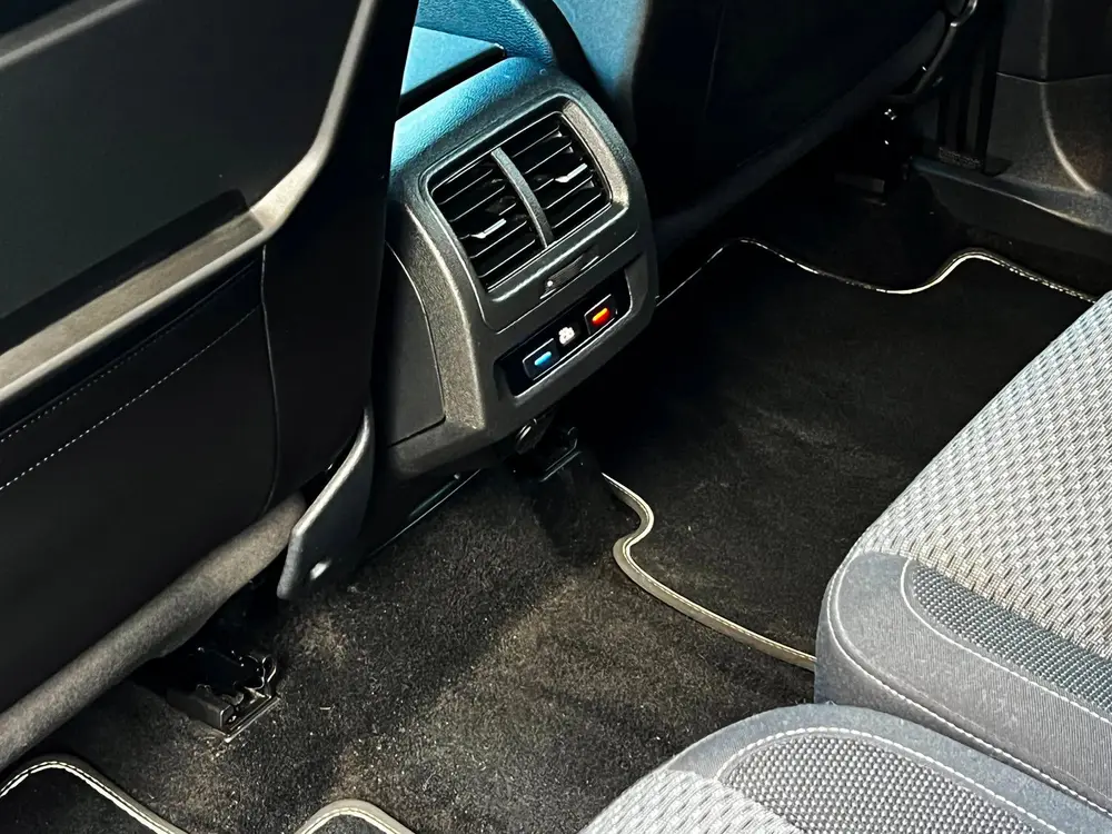 Volkswagen TOURAN 1.5 TSI Highline 7p Carplay__Clima_17''LMV uit 2021, foto 19