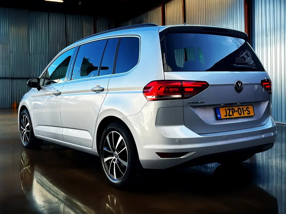 Volkswagen TOURAN 1.5 TSI Highline 7p Carplay__Clima_17''LMV uit 2021, foto 2
