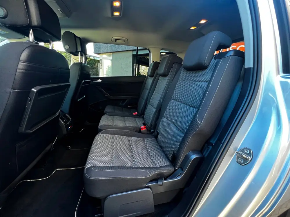 Volkswagen TOURAN 1.5 TSI Highline 7p Carplay__Clima_17''LMV uit 2021, foto 4